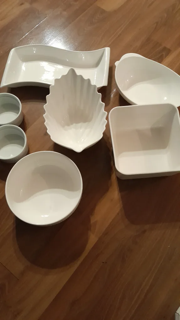 Set of 6 White Dishes thumbnail