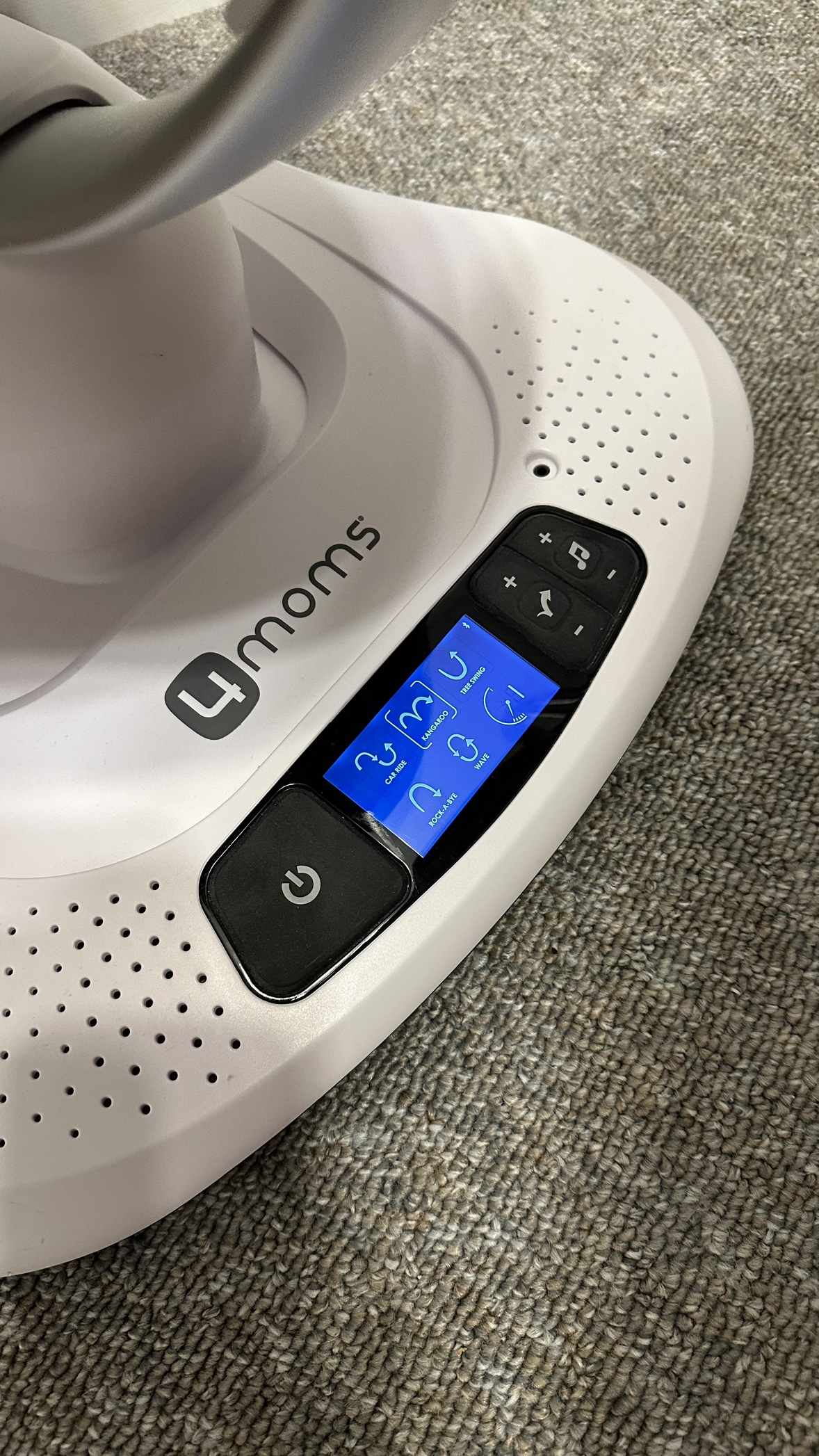 4moms Mamaroo with infant insert - photo 2