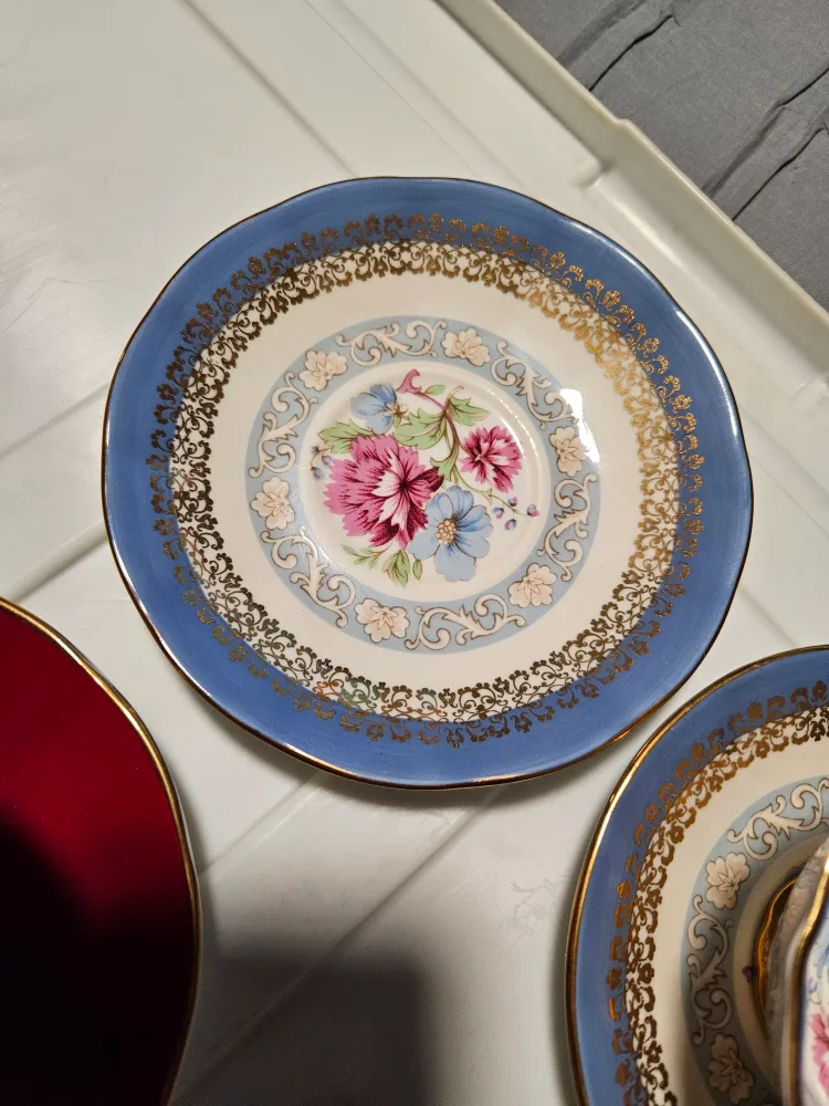 Vintage Elizabethan Teacups and Saucers image indicator(3)