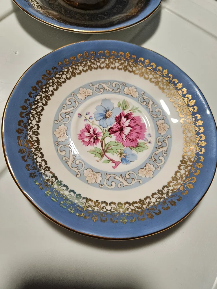 Vintage Elizabethan Teacups and Saucers image indicator(6)