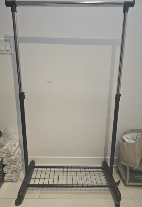 Adjustable Clothing Rack