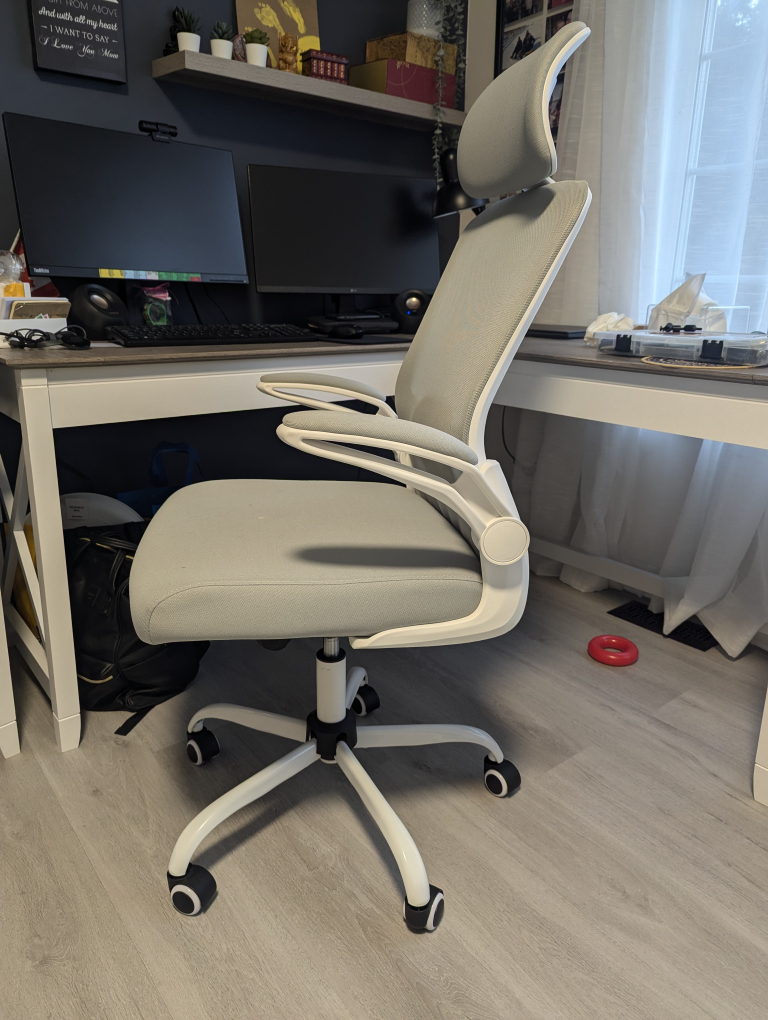 Office chair with headrest
