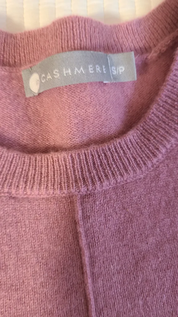 In Cashmere Sweater image indicator(2)