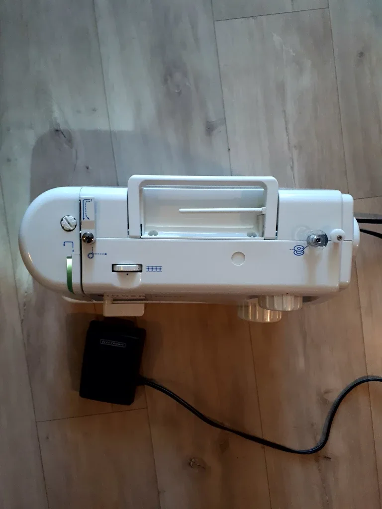 Singer Prelude Sewing Machine image indicator(3)