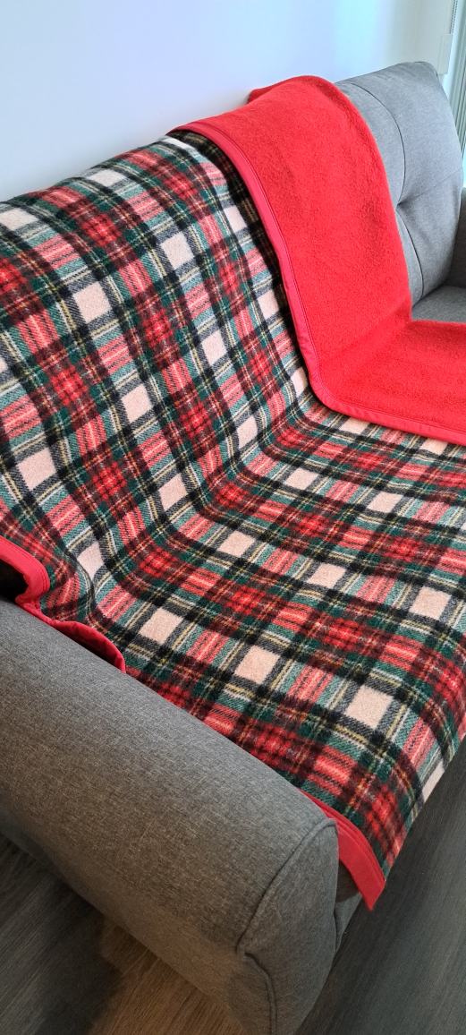 Red and Green Plaid Throw Blanket - photo 2