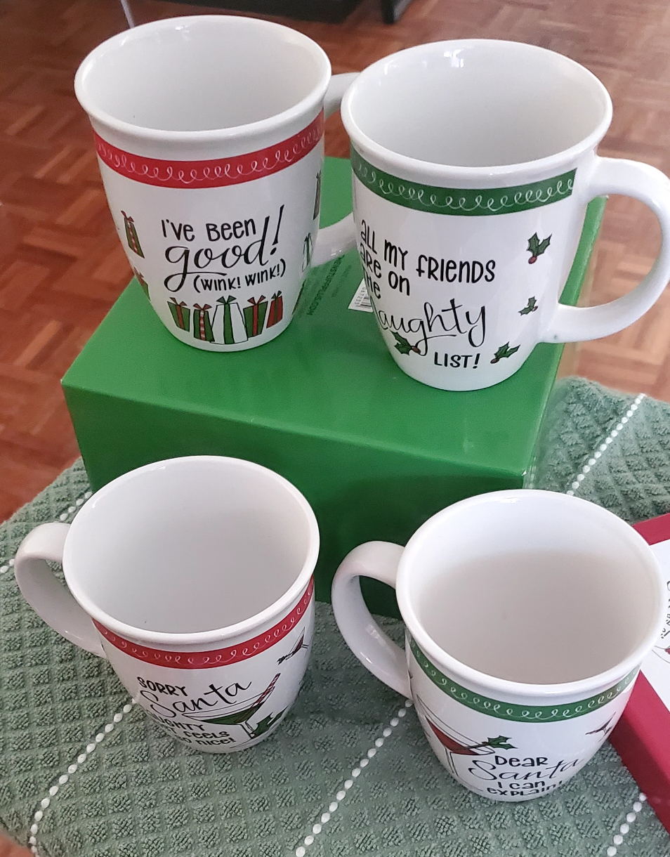 $ 20 Both Sets-X-mas set of 4 side plates and 4 Mugs - photo 5