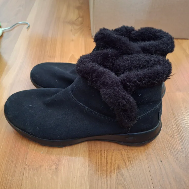 Skechers Women's Black Ankle Boots image indicator(2)