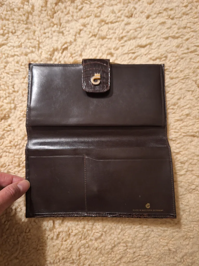 Vintage Crocodile Leather Wallet image indicator(2)