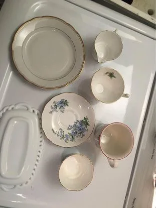 Vintage Teacups and Saucer Set image indicator(6)