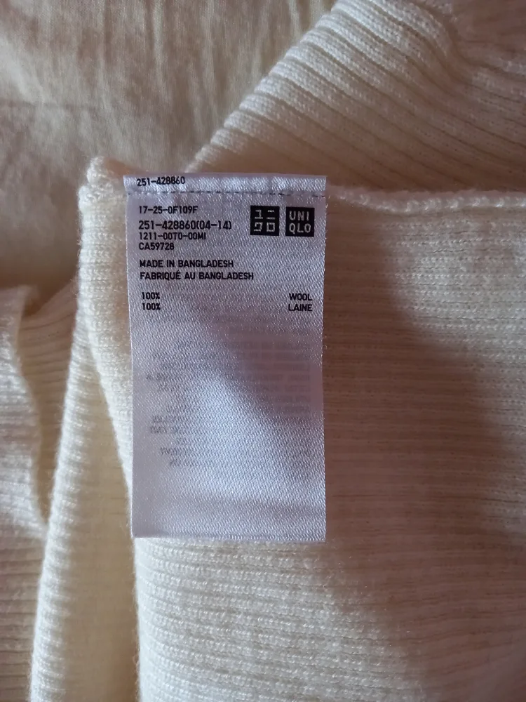 UNIQLO 100% Merino Wool Turtleneck Sweaters image indicator(4)