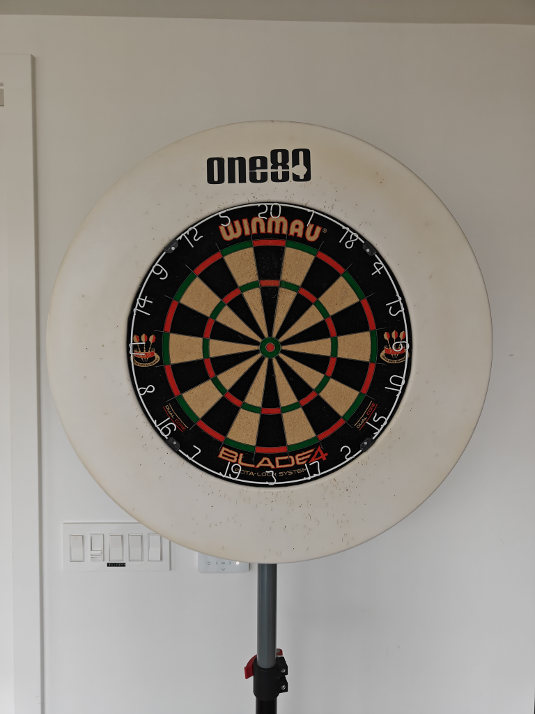 Winmau Blade 4 Dartboard with Stand - photo 3