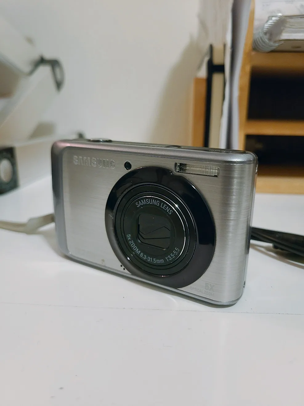 Samsung SL605 12.2 MP Digital Camera thumbnail
