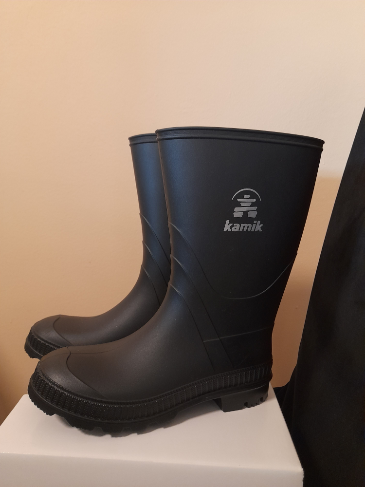 Kamik boots, size 4
