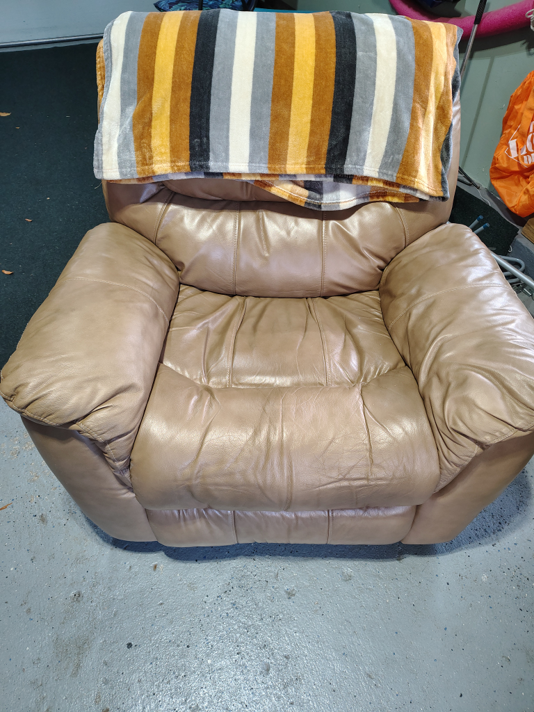 Recliner Chair - photo 3