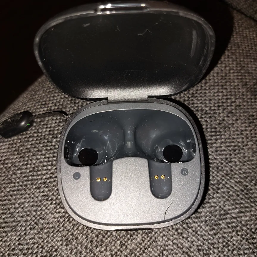 Soundcore P20i Wireless Earbuds *Case Only #freecycle image indicator(2)