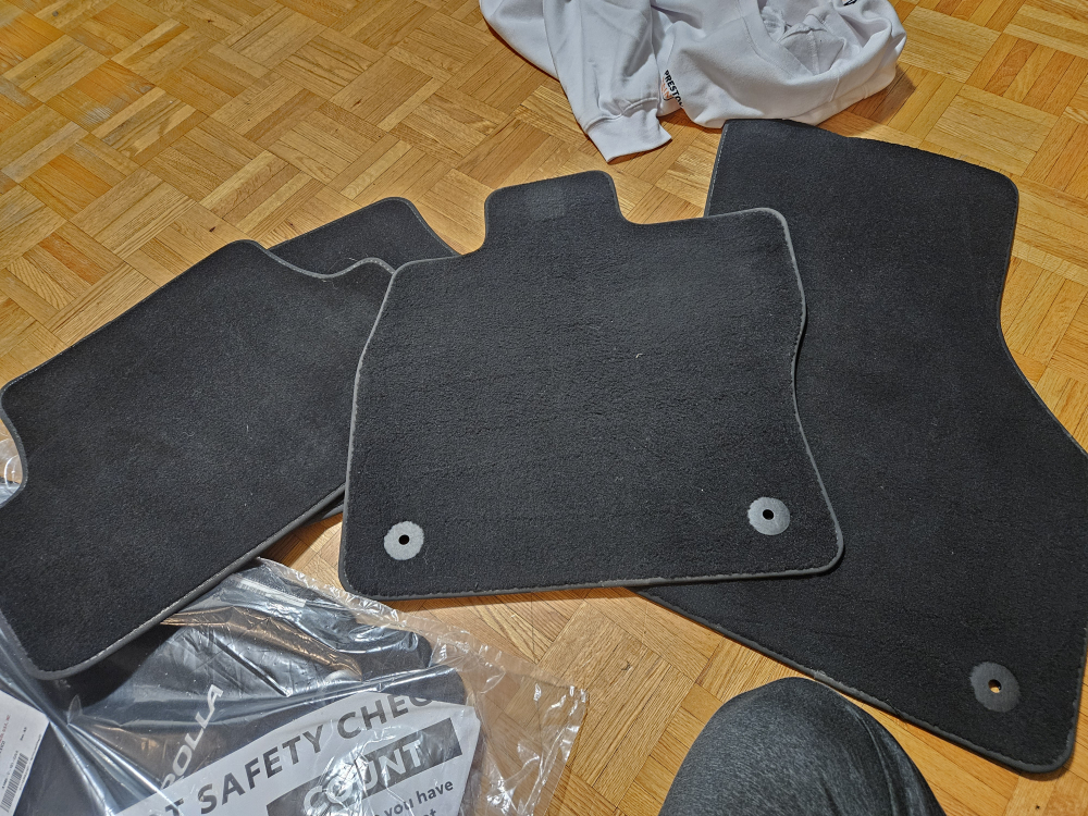From Volkswagen Golf: Car Floor Mats - photo 2