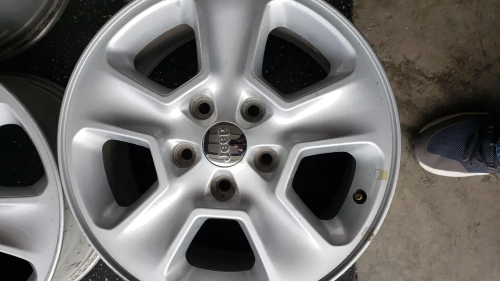 Set of 4 Jeep 17 inch Alloy Wheels image indicator(6)