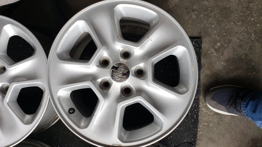 Set of 4 Jeep 17 inch Alloy Wheels image indicator(7)