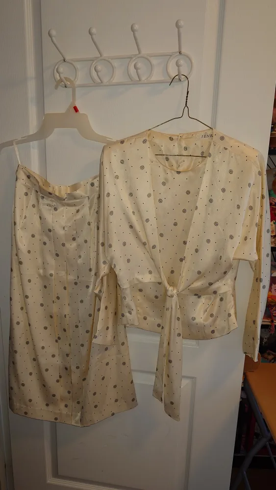 Women's White Polka Dot Skirt Suit image indicator(2)