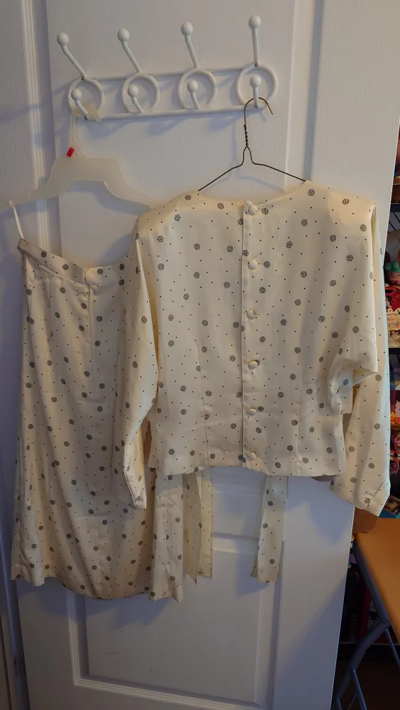Women's White Polka Dot Skirt Suit image indicator(3)