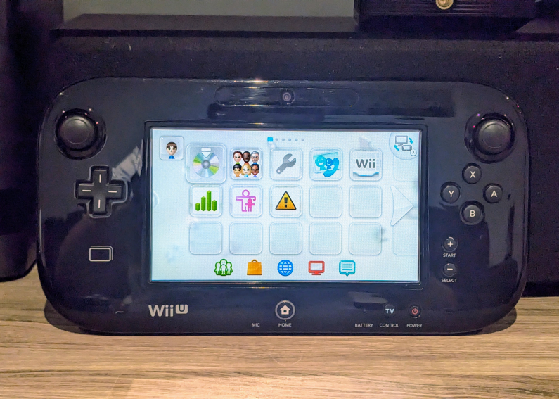 Nintendo WiiU 32GB Console & Gamepad Bundle - Black - photo 3