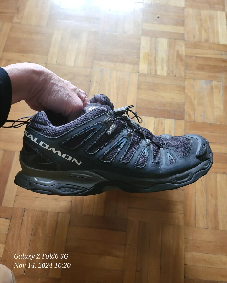 FREE Salomon hiking shoe goro tex Men size 9 (FREE image indicator(2)