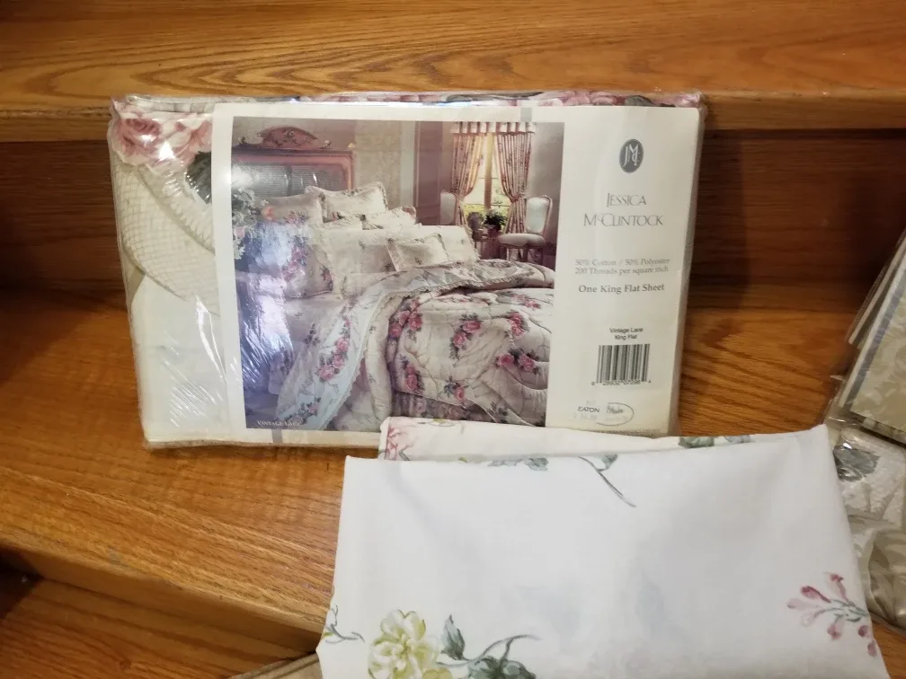 Queen size duvet cover plus more image indicator(4)