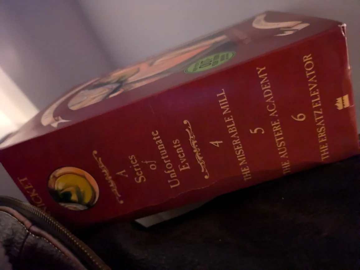 A Series of Unfortunate Events Books 4-6 image indicator(3)