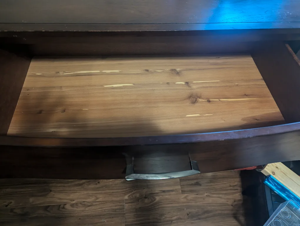 Six-Drawer Dresser image indicator(3)