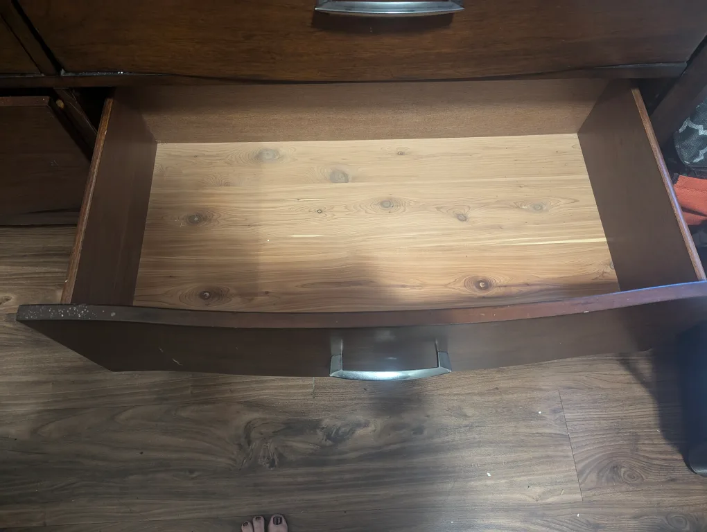 Six-Drawer Dresser image indicator(4)