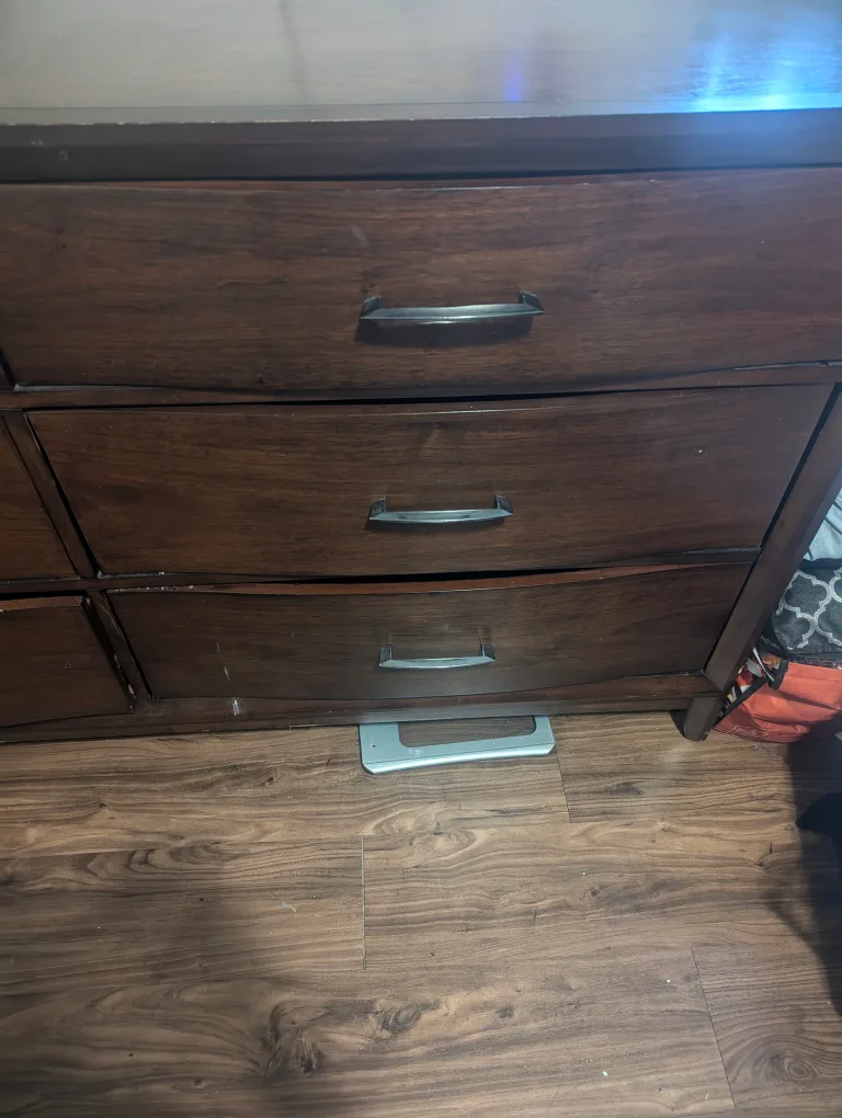 Six-Drawer Dresser image indicator(7)