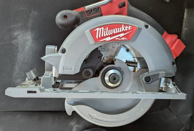 Milwaukee 18V FUEL 6-1/2 inch Circular Saw thumbnail