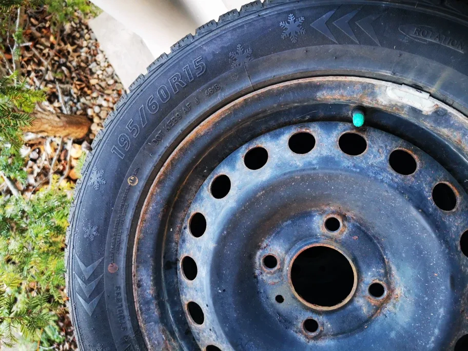 Set of 195/60R15 Steel Wheels and Winter Tires thumbnail
