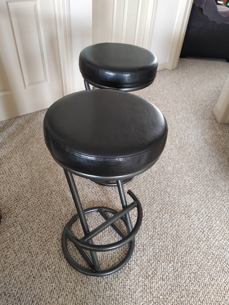 Unique design: set of 2 black tall Bar Stools - photo 2