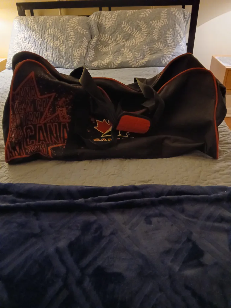 Team Canada Hockey Bag image indicator(2)