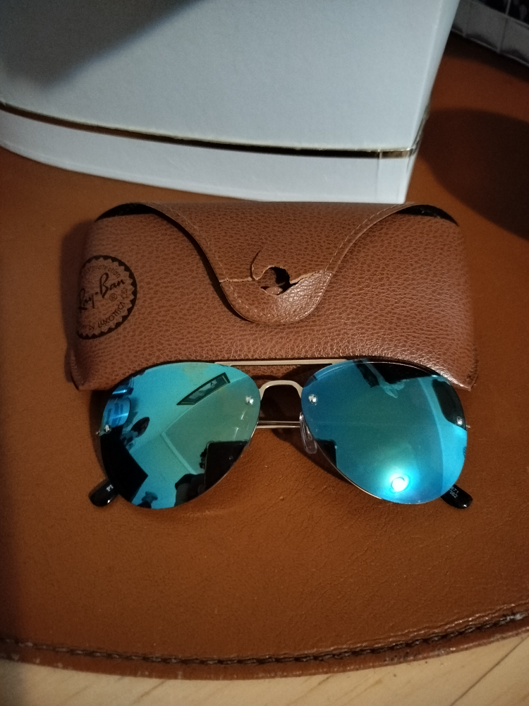 Ray-Ban Case/Aviator Sunglasses