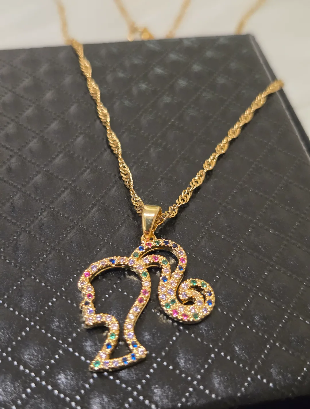 barbie gold sparkly necklace