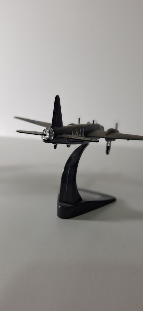 airplane die-cast models Vickers Wellington &  P-61 Black Widow - photo 4