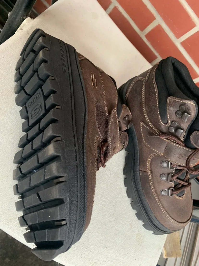 Sketchers Unisex Boots size 7 image indicator(2)