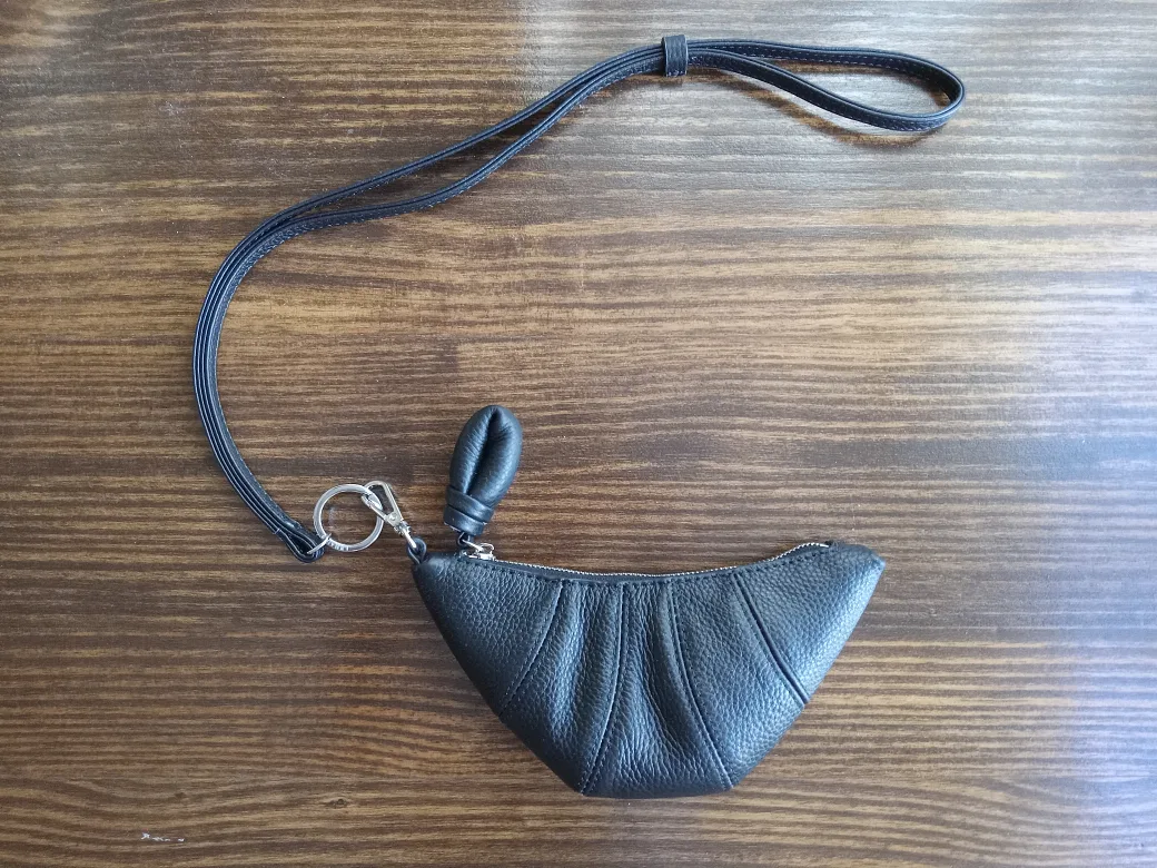 Croissant crossbody coin pouch image indicator(2)