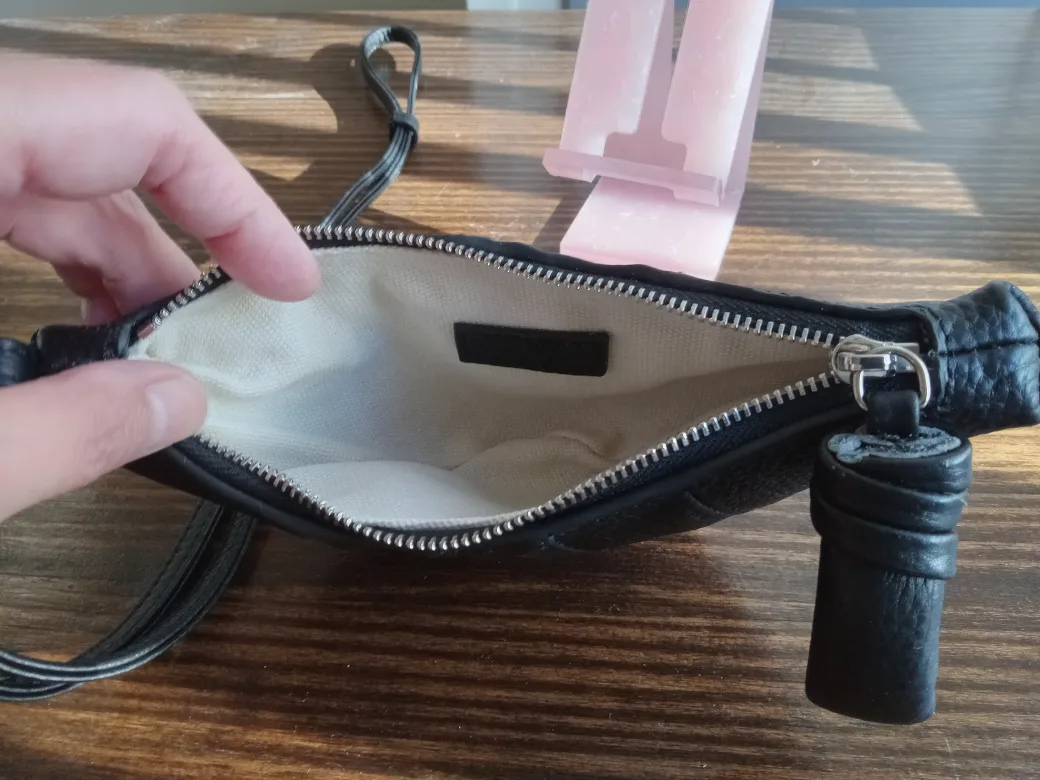 Croissant crossbody coin pouch image indicator(3)