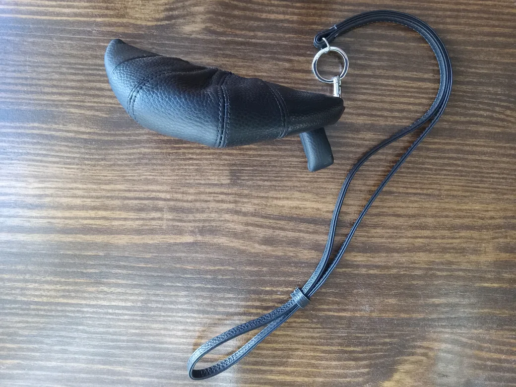 Croissant crossbody coin pouch image indicator(4)