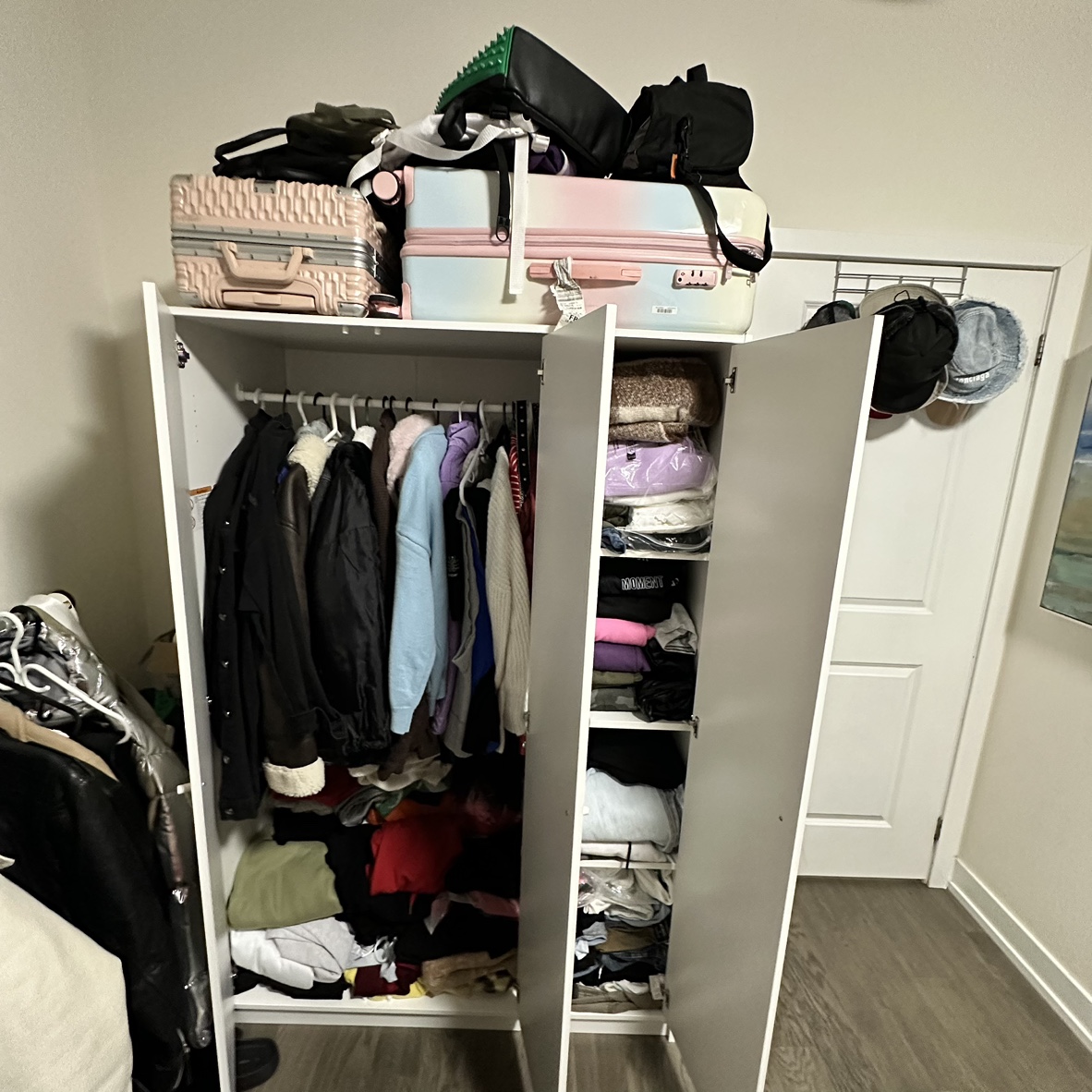 White 3 Door Wardrobe with shelves - photo 2