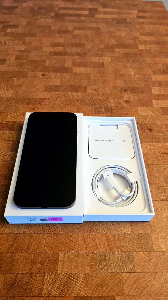 iPhone 13 midnight 128 GB image indicator(2)