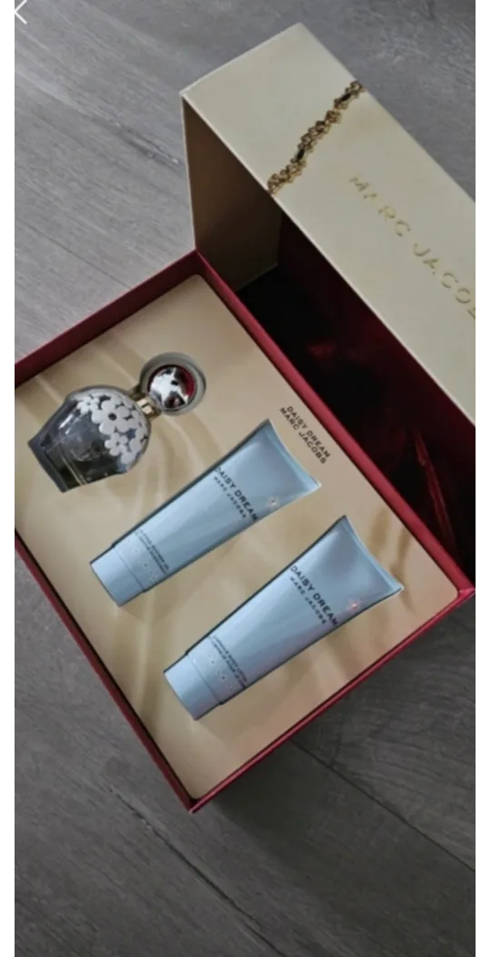Marc Jacobs Daisy Dream Gift Set image indicator(2)