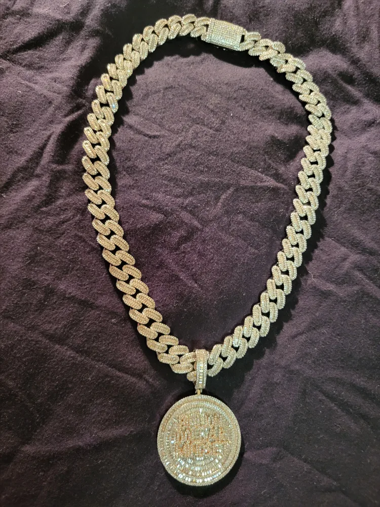 Iced Out Chain with Pendant image indicator(3)