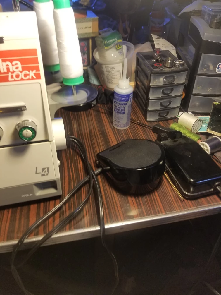 Elna Lock L4 Serger - photo 2