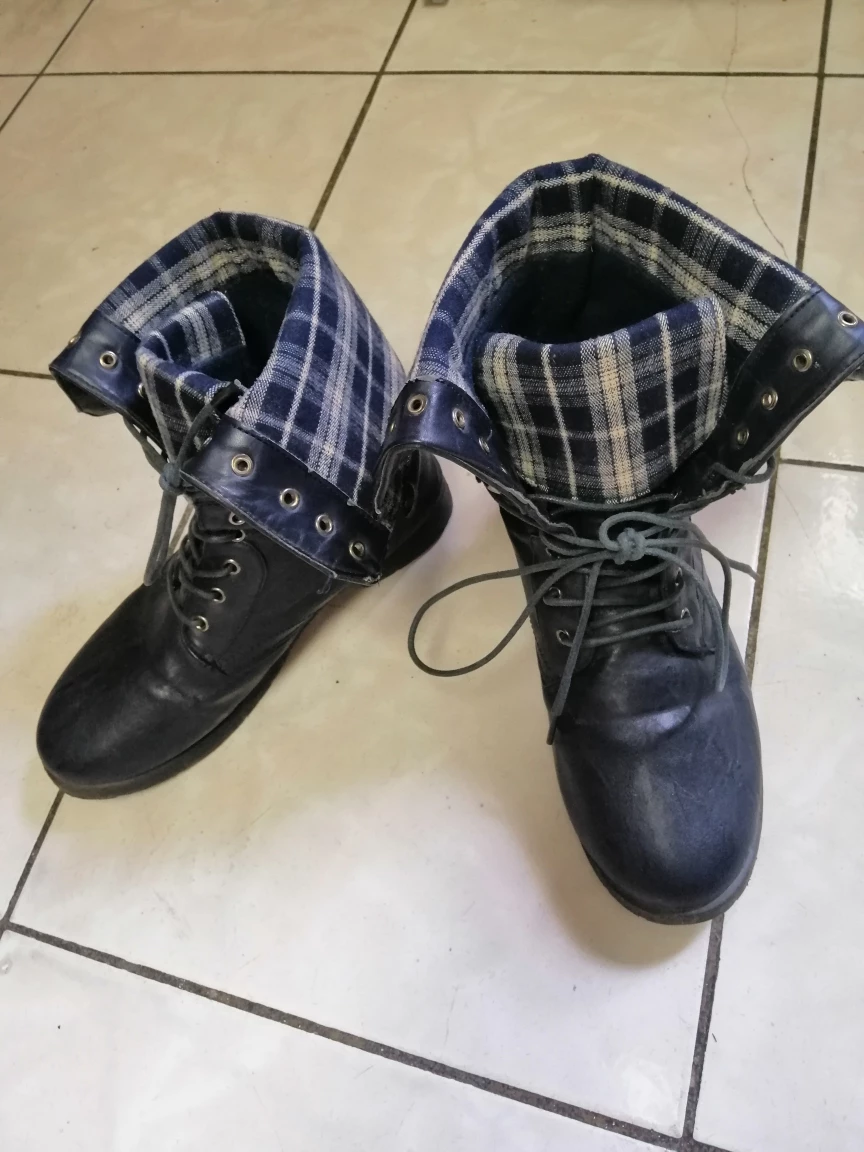 Dark blue Combat Boots with Plaid Lining size 39