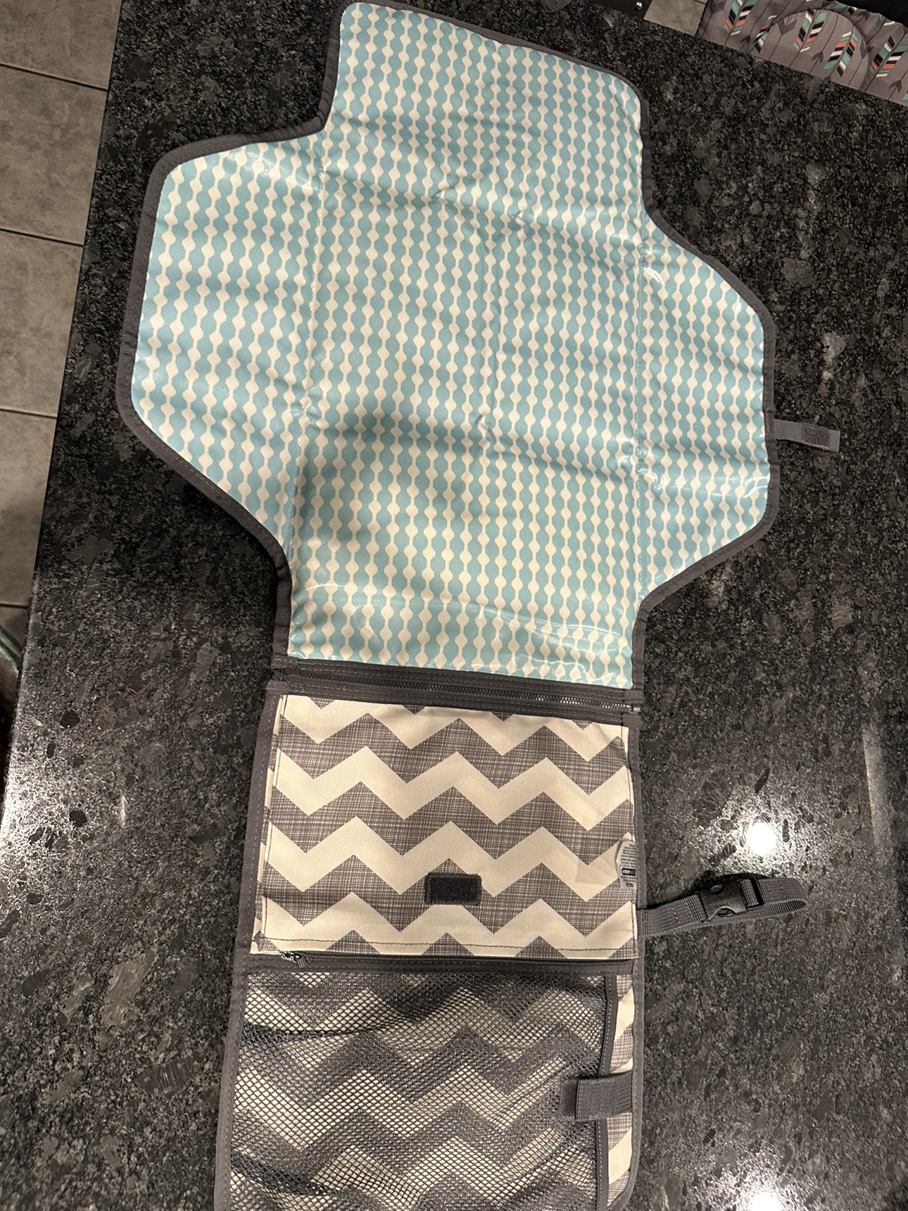 Skip Hop  portable changing mat - photo 3