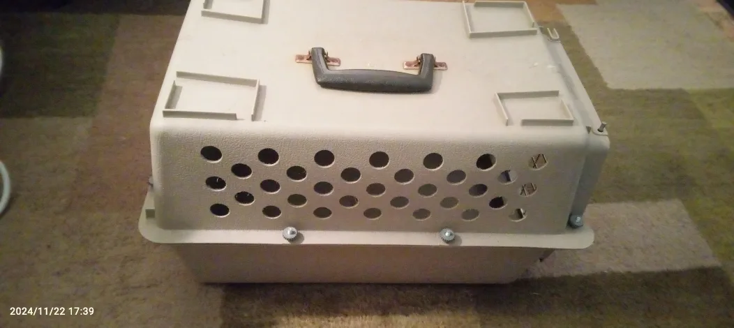 #freecycle-Pet Carrier image indicator(3)